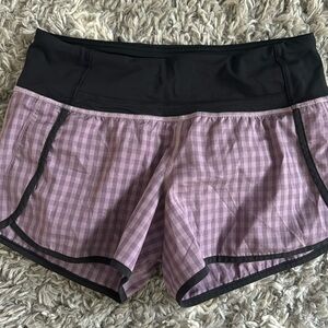 Lululemon Size 4 Speed Ups 2.5" inseam purple checkerboard